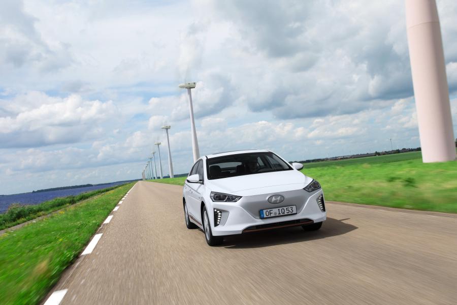  Hyundai IONIQ electric 2016 года  (WW) (фото 18 из 41)